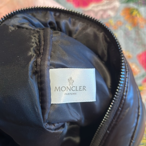 Moncler VIP Toiletry Bag - Picture 6 of 6